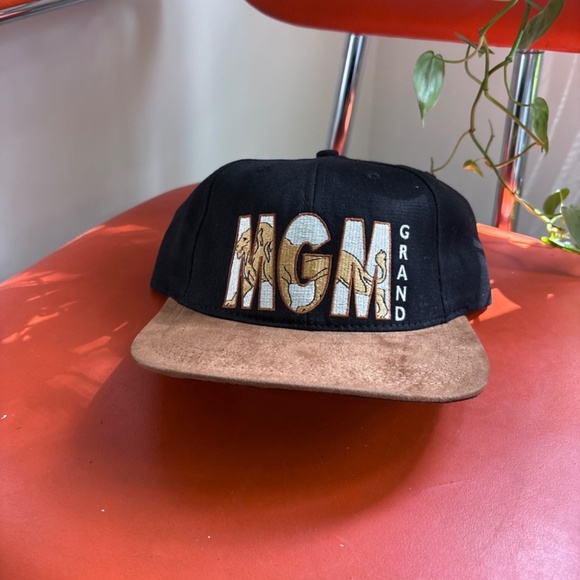 Vintage MGM GRAND CASINO LAST VEGAS Trucker hat script - Picture 8 of 8